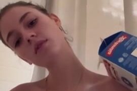 Maligoshik – Anna Malygon Onlyfans Video Masturbating With Milk